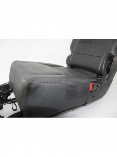 Recambio de asiento trasero derecho para land rover discovery (...) v6 td se referencia OEM IAM 3126T.D.