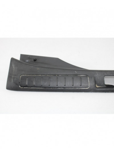 Recambio de molduras traseras para land rover evoque hse referencia OEM IAM BJ32113A10AD