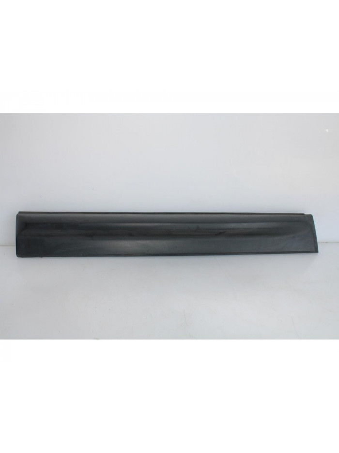 Moldura puerta delantera izquierda LAND ROVER RANGE ROVER SPORT V6 TD HSE 2005