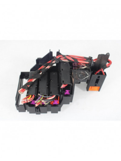 Recambio de caja reles / fusibles para audi a4 b8 avant (8k5) 2.0 tdi referencia OEM IAM 8A0937530