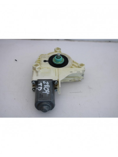 Recambio de motor elevalunas trasero derecho para land rover range rover sport v6 td hse referencia OEM IAM 0536010001