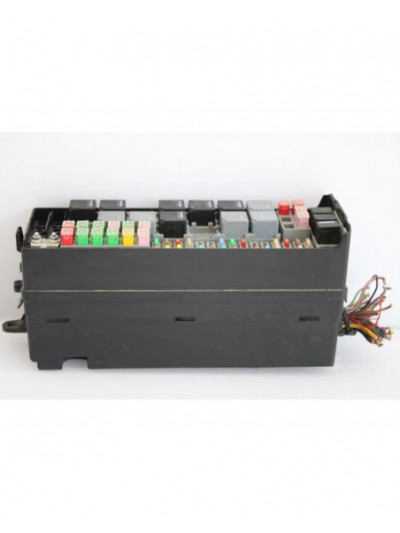 Recambio de caja reles / fusibles para land rover range rover sport v6 td hse referencia OEM IAM 301047500