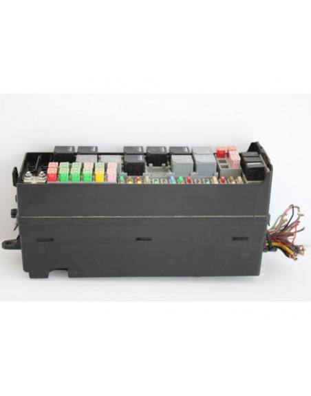 Recambio de caja reles / fusibles para land rover range rover sport v6 td hse referencia OEM IAM 301047500