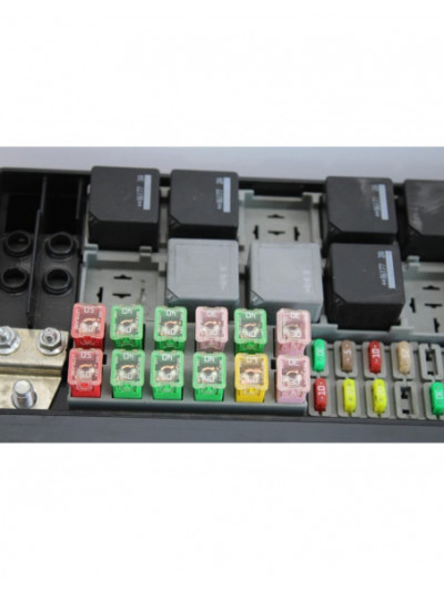 Recambio de caja reles / fusibles para land rover range rover sport v6 td hse referencia OEM IAM 301047500