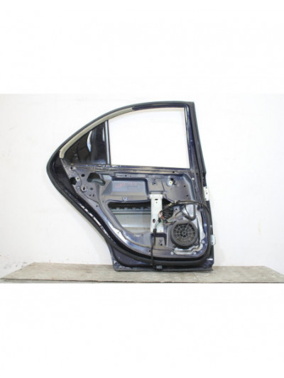 Puerta trasera izquierda MERCEDES-BENZ CLASE C C 220 CDI 2001