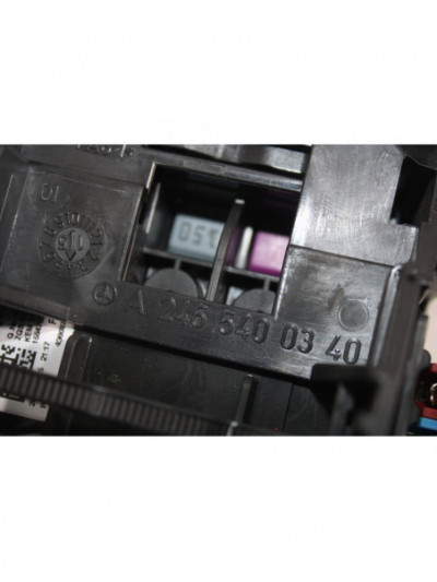 Recambio de caja reles / fusibles para mercedes-benz cla coupé (c117) cla 180 (117.342) referencia OEM IAM A2465400340