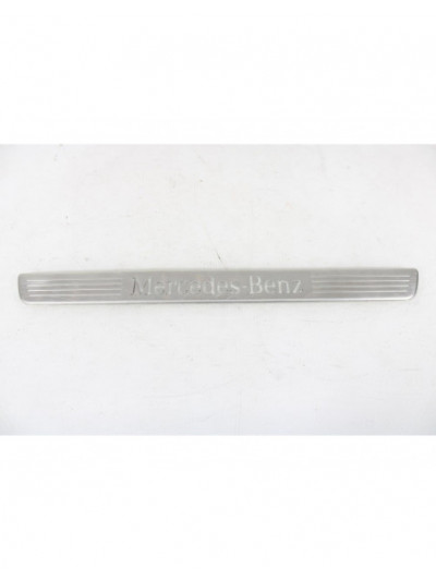 Recambio de moldura para mercedes-benz cla coupé (c117) cla 180 (117.342) referencia OEM IAM A2466805400