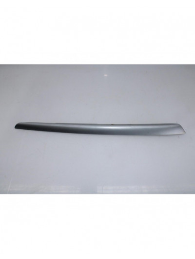 Recambio de moldura puerta para mercedes-benz clase m (w164) 420 / 450 cdi (164.128) referencia OEM IAM A1647300722