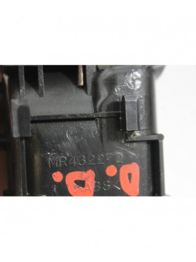 Recambio de maneta interior delantera derecha para mitsubishi montero (v60/v70) 2.5 tdi sahel (5-ptas.) referencia OEM IAM MR432