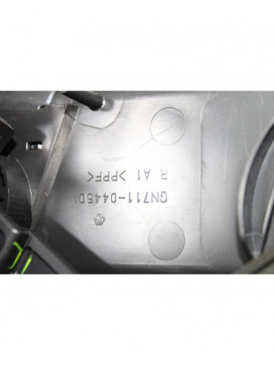 Rejilla aireadora MITSUBISHI GRANDIS 2.0 DI-D Inform 2006