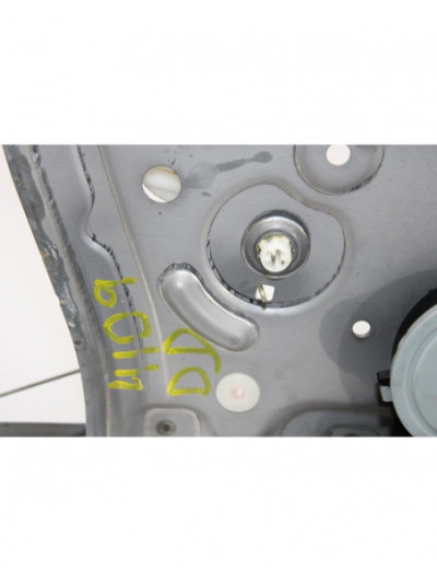 Elevalunas delantero derecho MITSUBISHI GRANDIS 2.0 DI-D Inform 2006