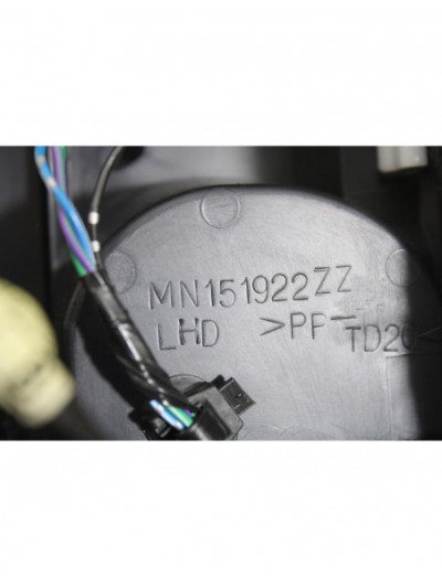 Recambio de consola central para mitsubishi grandis (na0w) 2.0 di-d inform referencia OEM IAM MN151922ZZ