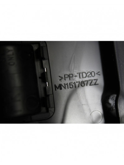 Recambio de consola central para mitsubishi grandis (na0w) 2.0 di-d inform referencia OEM IAM MN151922ZZ