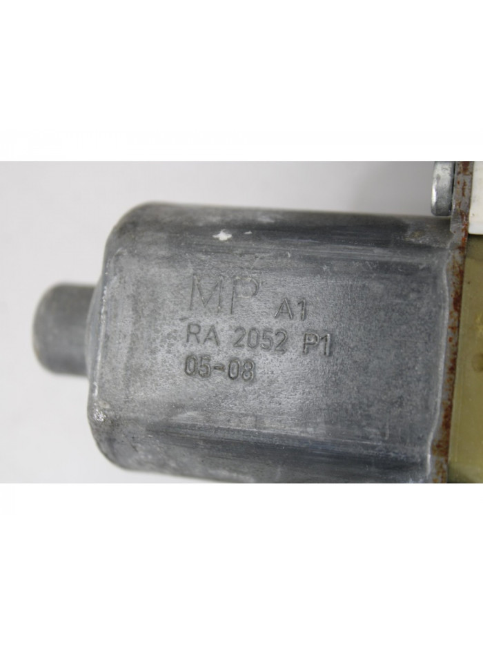 Elevalunas delantero derecho MITSUBISHI COLT BERLINA 5 1.3 Atlantis 2006