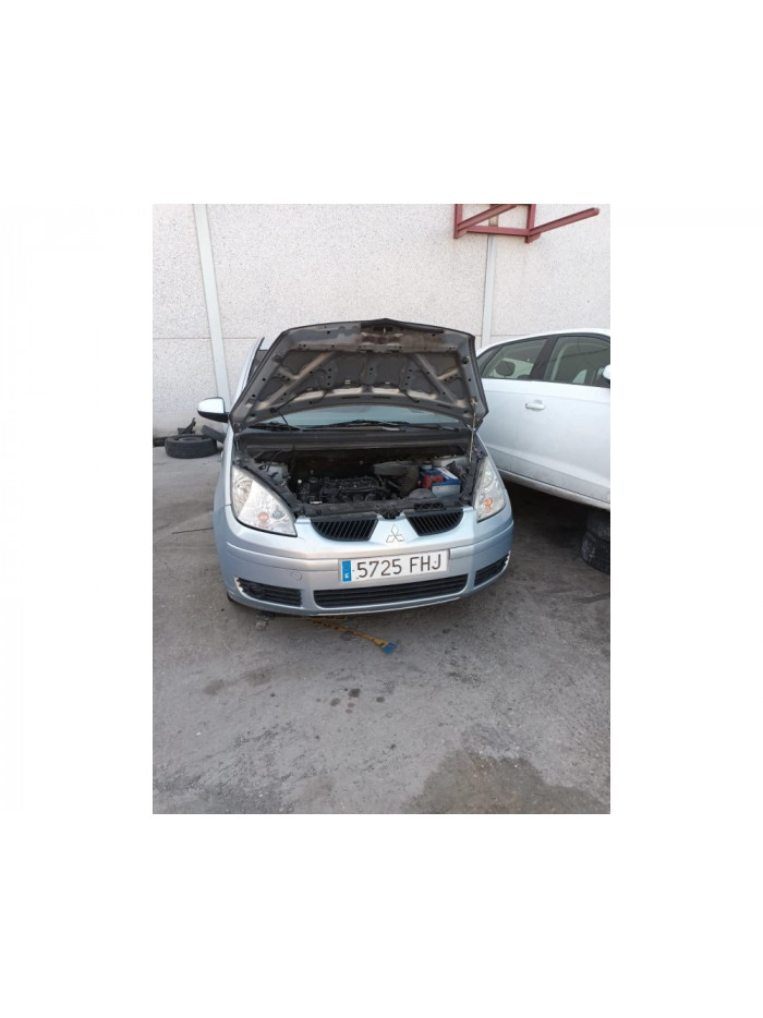 mitsubishi colt berlina 5 (z30a) del año 2006