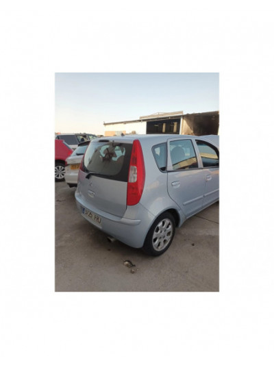 mitsubishi colt berlina 5 (z30a) del año 2006