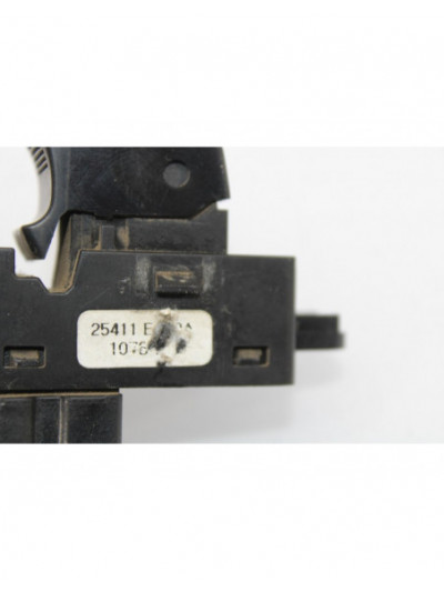 Mando elevalunas trasero derecho NISSAN NAVARA PICK-UP Doble Cab SE 4X2 2006