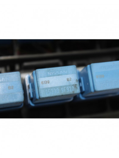 Recambio de caja reles / fusibles para nissan juke (f15) acenta referencia OEM IAM 243821KN0A