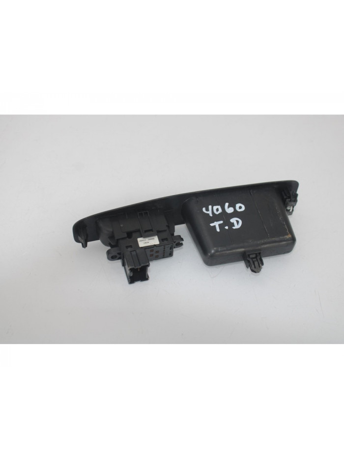 Mando elevalunas trasero derecho NISSAN QASHQAI 360 2008