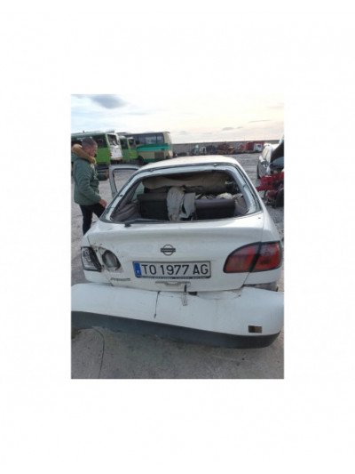 nissan primera berlina (p11) del año 2000