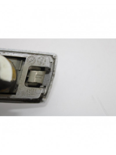 Recambio de piloto lateral derecho para opel astra j gtc selective referencia OEM IAM 13252456