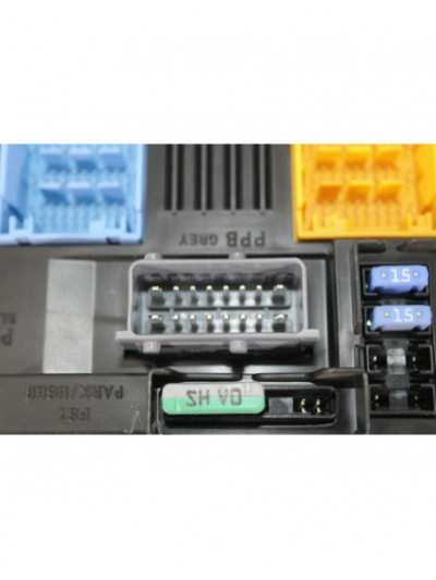 Caja reles / fusibles OPEL CORSA F 1.2 2021