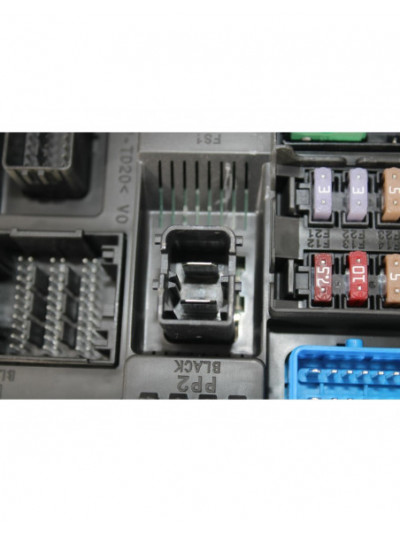 Caja reles / fusibles OPEL CORSA F 1.2 2021