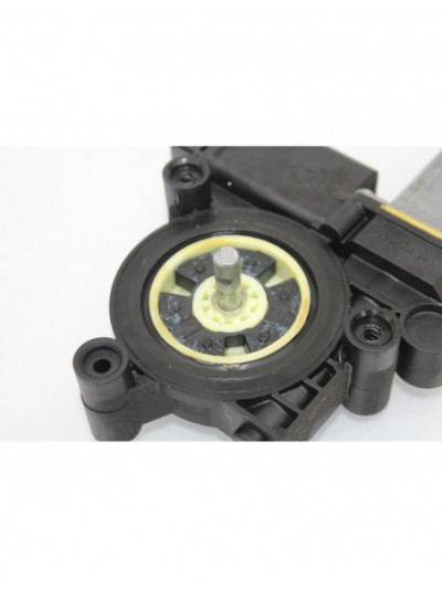 Recambio de motor elevalunas delantero izquierdo para opel corsa d corsavan referencia OEM IAM 72005001