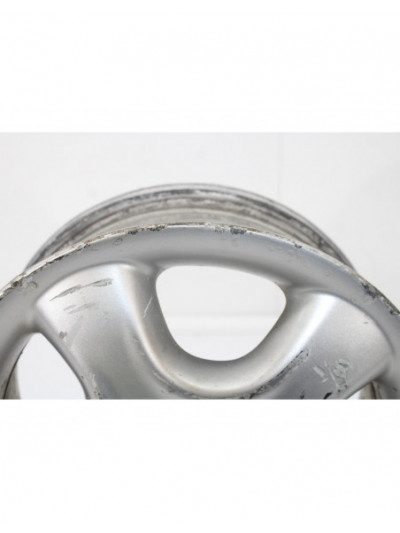 Recambio de llanta para opel corsa a básico referencia OEM IAM 761104251