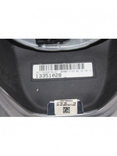 Recambio de volante para opel astra j gtc selective referencia OEM IAM 13351028.