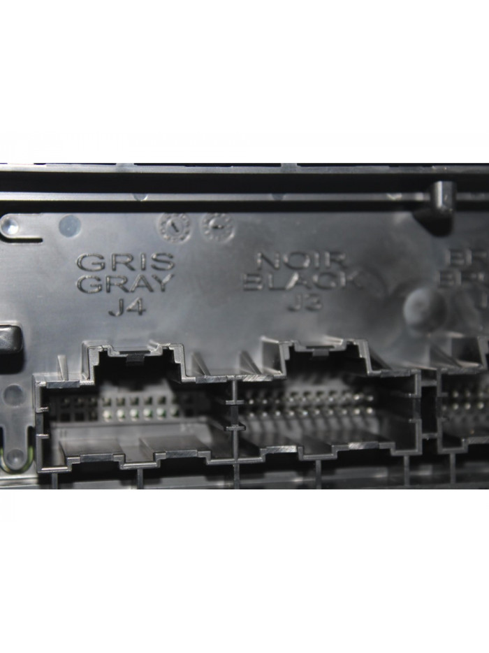 Recambio de caja reles / fusibles para opel astra j gtc selective referencia OEM IAM 13583466