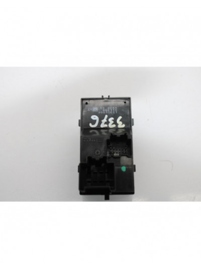 Mando elevalunas delantero derecho OPEL ASTRA J GTC Selective 2012