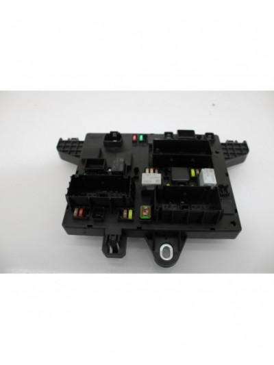 Recambio de caja reles / fusibles para opel astra j gtc selective referencia OEM IAM 13302301