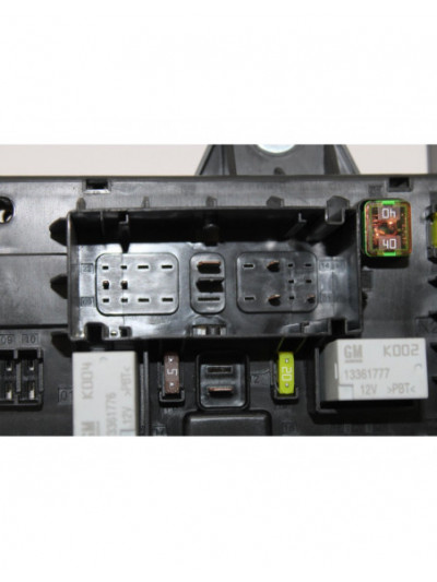 Caja reles / fusibles OPEL ASTRA J GTC Selective 2012