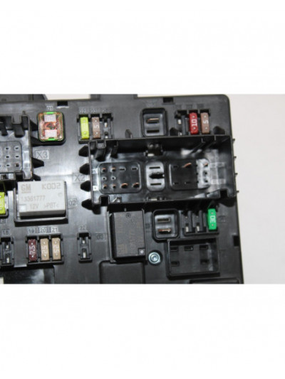 Caja reles / fusibles OPEL ASTRA J GTC Selective 2012