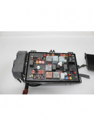 Recambio de caja reles / fusibles para opel astra j gtc selective referencia OEM IAM 13302323