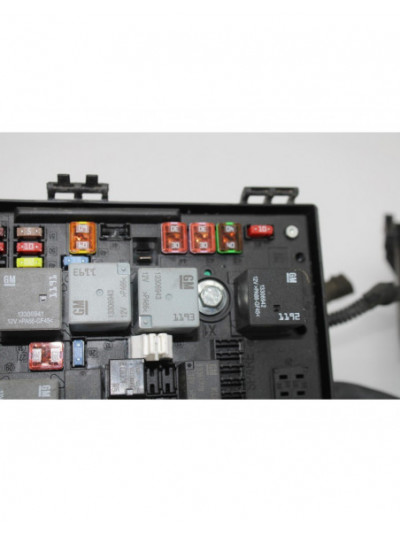 Caja reles / fusibles OPEL ASTRA J GTC Selective 2012