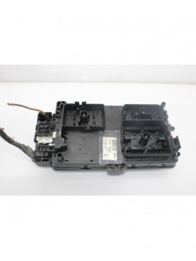 Recambio de caja reles / fusibles para opel insignia berlina expression referencia OEM IAM 13255300