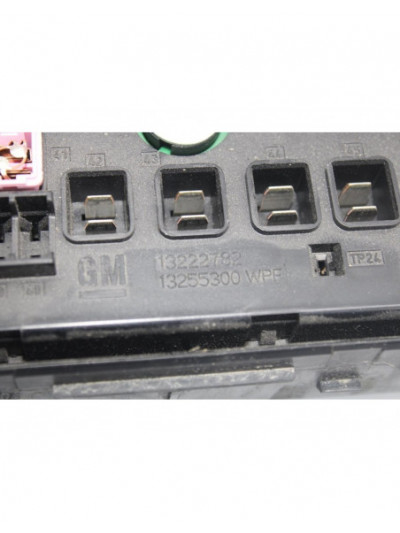 Caja reles / fusibles OPEL INSIGNIA BERLINA Expression 2012