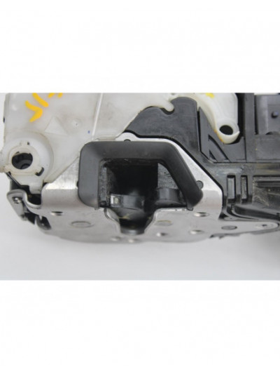 Recambio de cerradura puerta delantera derecha para opel insignia berlina expression referencia OEM IAM 3023880