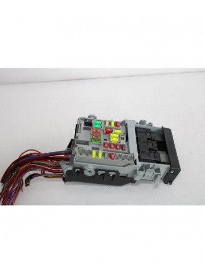 Recambio de caja reles / fusibles para opel insignia berlina expression referencia OEM IAM 13222786