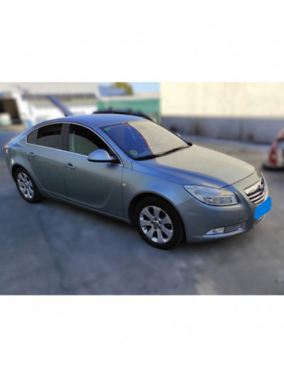 opel insignia berlina del año 2010