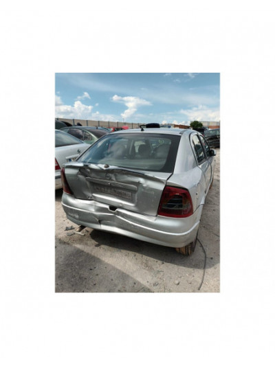 opel astra g berlina del año 2004