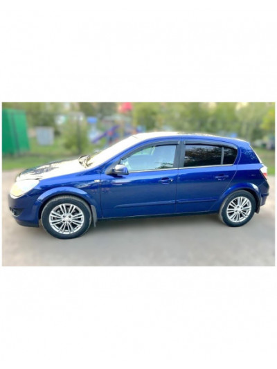 opel astra h berlina del año 2004