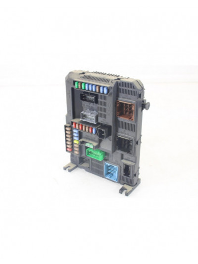 Recambio de caja reles / fusibles para peugeot 208 access referencia OEM IAM 4570