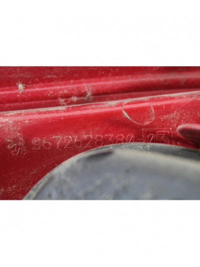 Recambio de piloto trasero derecho para peugeot 208 access referencia OEM IAM 9672628380