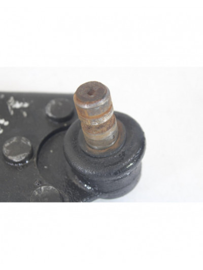 Recambio de brazo suspension inferior delantero derecho para peugeot 208 access referencia OEM IAM 4570D