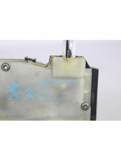 Recambio de cerradura puerta trasera izquierda para peugeot 208 access referencia OEM IAM 9812501280
