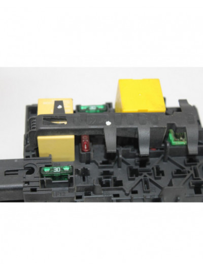 Caja reles / fusibles PEUGEOT 208 Active 2012