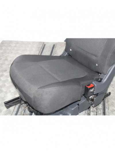Recambio de asientos trasero izquierdo para peugeot 5008 premium referencia OEM IAM 4235TI